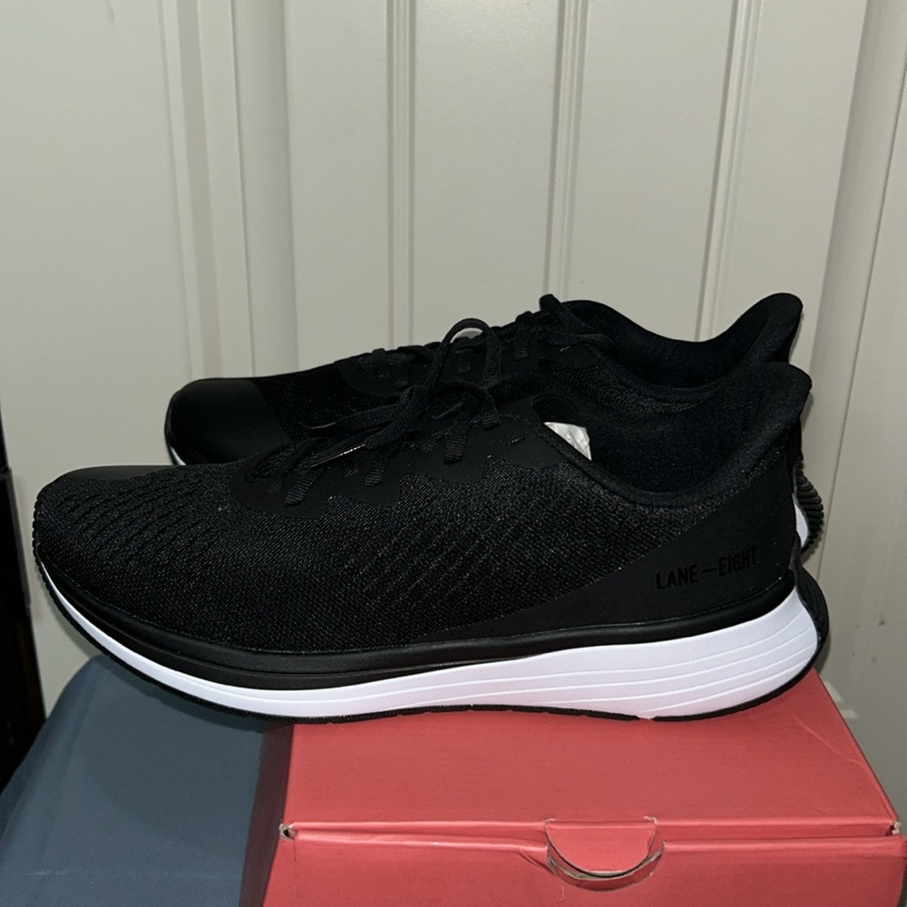 NIB Lane-Eight Women's Relay Trainer. - Picture 4 of 11